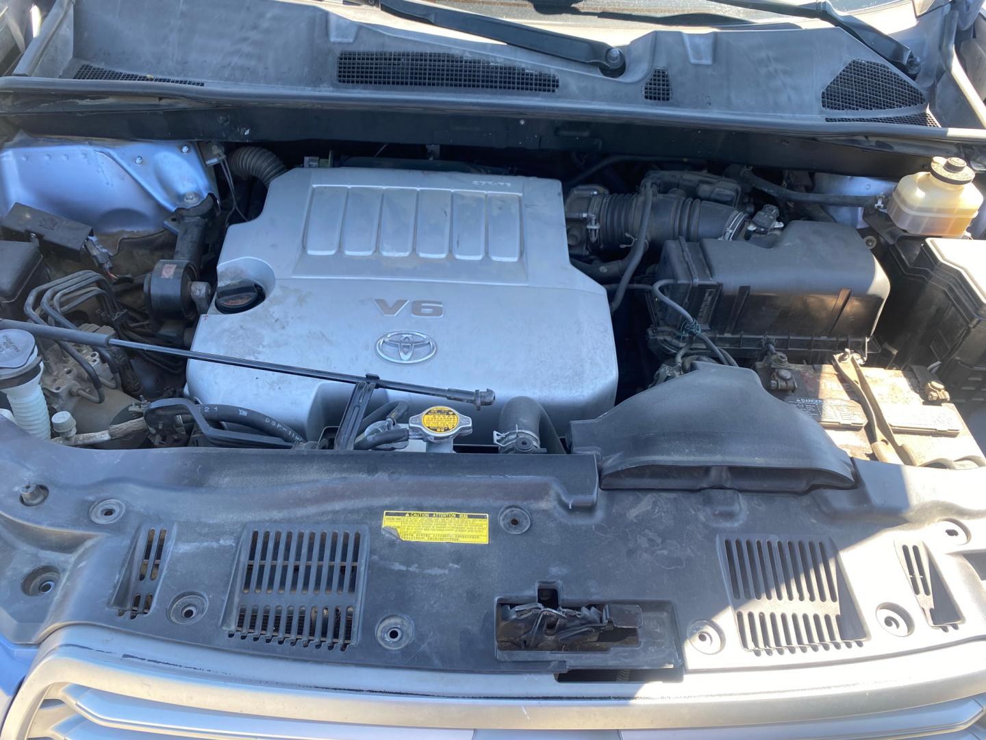 2008 Toyota Highlander Base 4WD (JTEES41A682) with an 3.5L V6 DOHC 24V engine, 5-Speed Automatic Overdrive transmission, located at 44356 Date Ave., Lancaster, CA, 93534, (661) 945-6555, 34.688919, -118.139374 - Photo#5